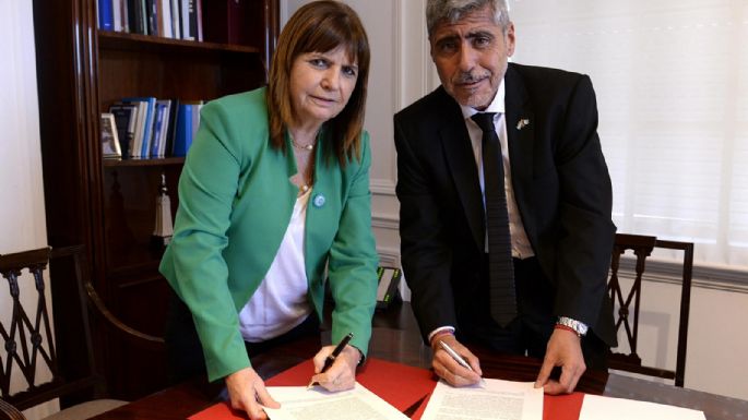 Bullrich presentó la ley Antibarras en Córdoba