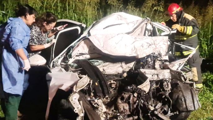 Tres muertos al chocar de frente un auto y un micro