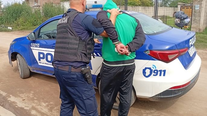 Saltó una tapia, robó y huyó, pero lo atraparon