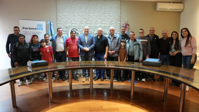 Ayudan a entidades a poner papeles en orden