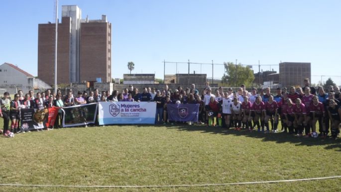 Comenzó el torneo Mujeres a la Cancha con más de 120 jugadoras