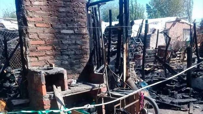 Murieron tres hermanitos al incendiarse una casa