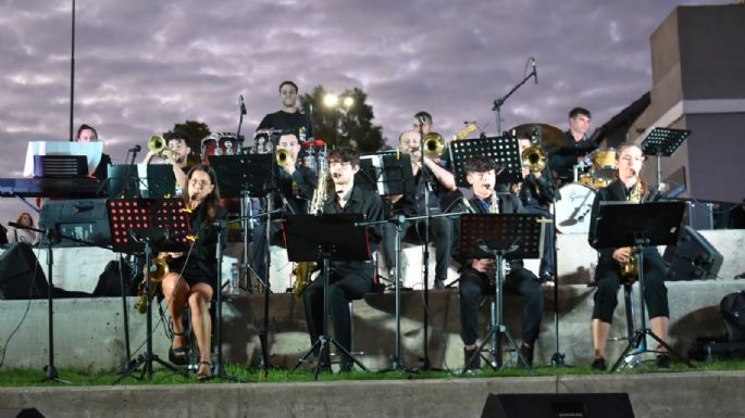Se viene una noche de boleros con Villa María Big Band