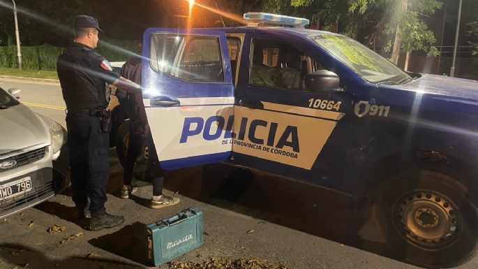 Dos detenidos por robar un taladro en un auto