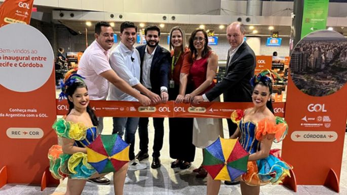 Llegó a Pajas Blancas el primer vuelo directo de GOL