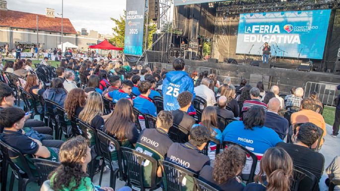 Felipe Pigna a diálogo abierto con los estudiantes y el público