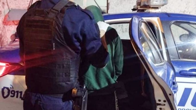 Arrestado por amenazar a policías y causar daños