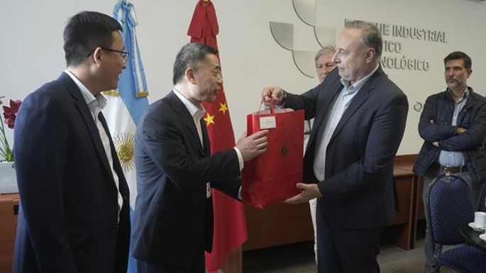 El intendente se reunió con  un grupo de inversores chinos