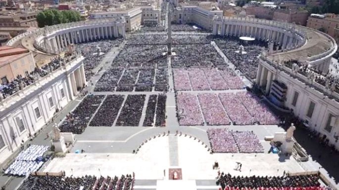 Miles de fieles despidieron ayer al Papa Francisco