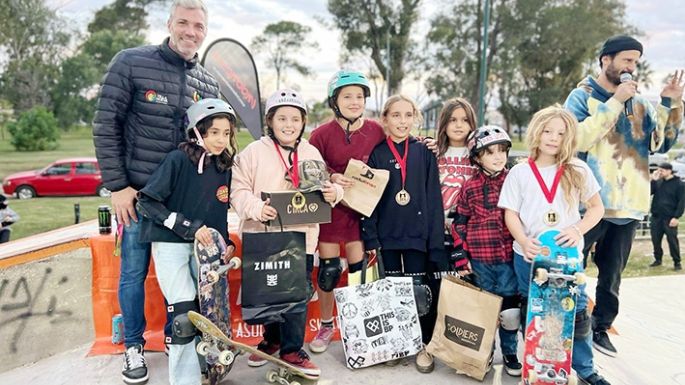 Los skaters coparon la pista del Parque