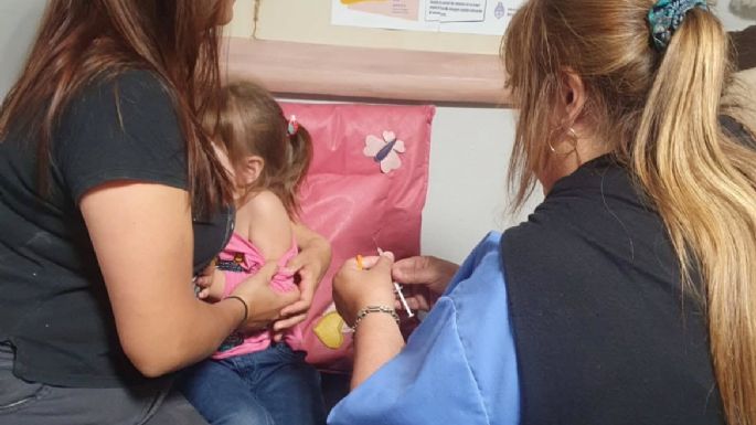 Vacunan contra la gripe a grupos priorizados en Villa Nueva