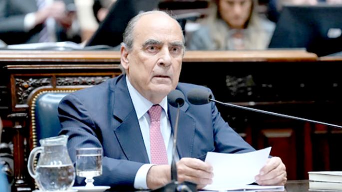 Francos se fue del recinto porque no le gustó que lo increparan