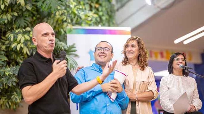 Valdez presentó  “a corazón abierto”