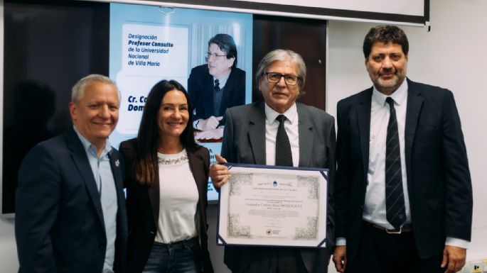 La UNVM distinguió al exrector Carlos Domínguez