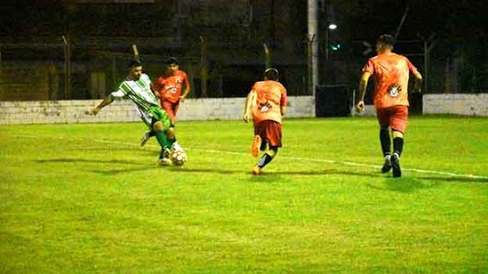 Rivadavia goleó a River de Los Algarrobos y sumó seis de seis