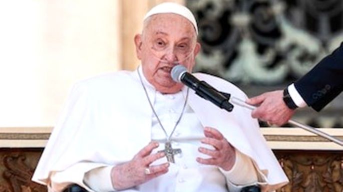 Reapareció el Papa entre la multitud