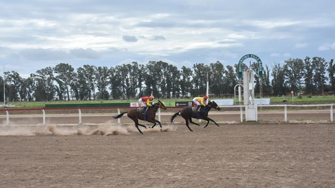 Un comienzo con varios homenajes