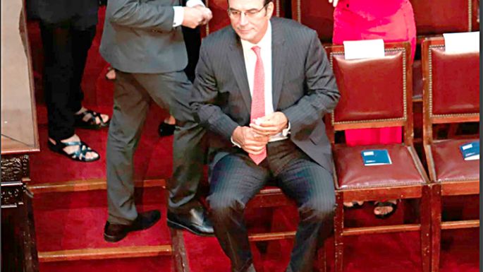 Acorralado, renunció