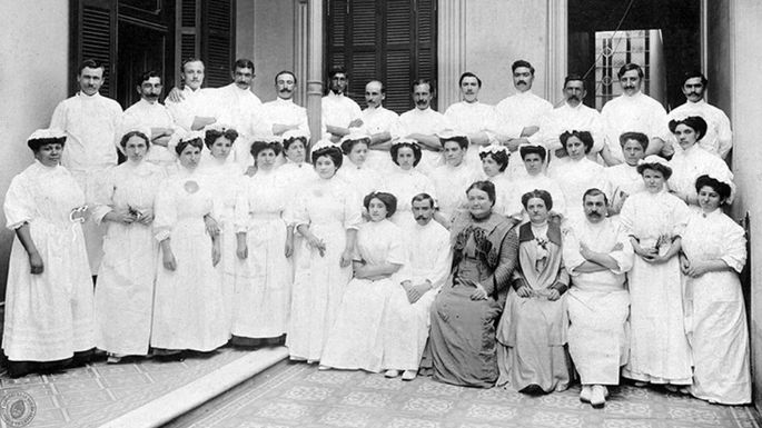 La primera médica