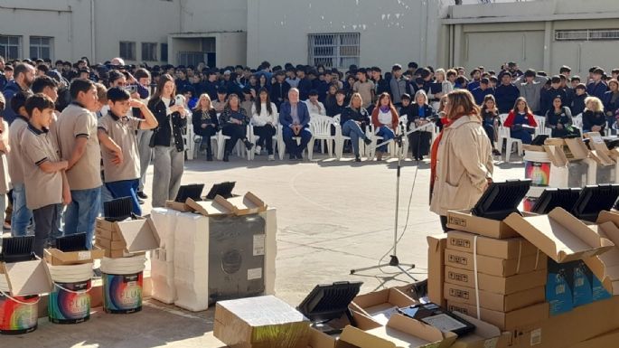 Entregaron materiales para la infraestructura de 30 escuelas