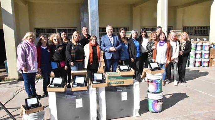 Entregaron insumos a escuelas