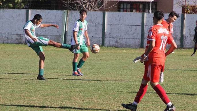 El Santo sigue ideal y otros dos boletos confirmados: Universitario y Rivadavia