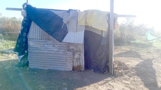 Joven embarazada tomó un terreno