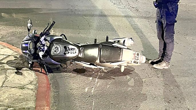 Dos motociclistas lesionados tras una caída y una colisión
