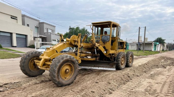 Comenzaron a pavimentar la avenida Padre Hugo