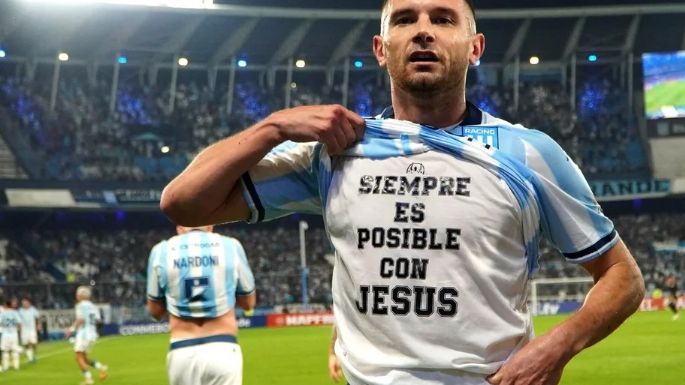 Racing goleó a Colo Colo 4 a 0 y clasificó a los octavos de final