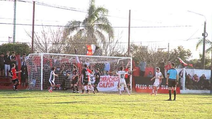 Con la punta y con el invicto