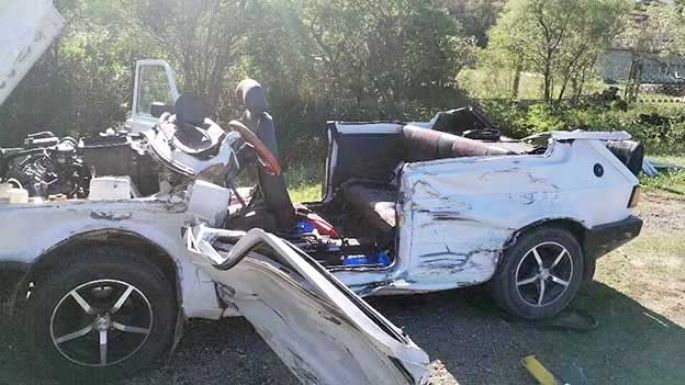 Trágico choque entre  un auto y un camión