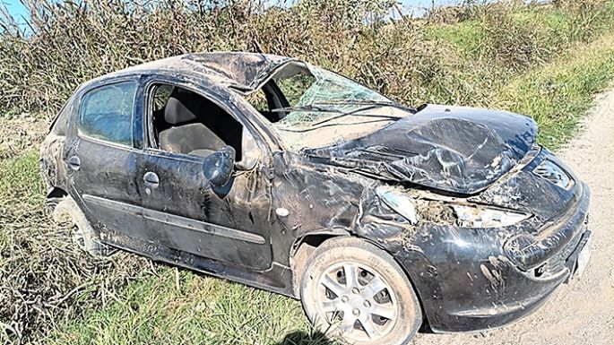 Volcó su auto en la zona rural