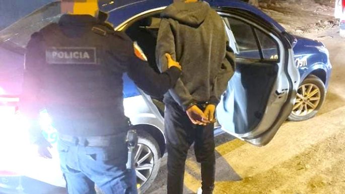 Cuatro detenidos y una motocicleta recuperada