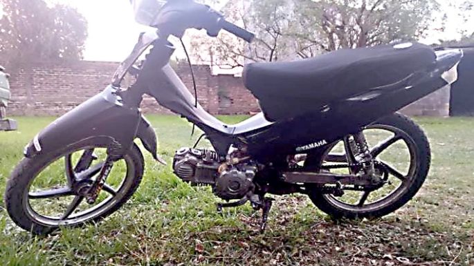 Cuatro detenidos y una motocicleta recuperada