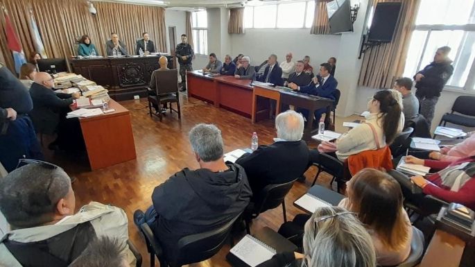 Juzgan a policías y civiles por vender autos robados