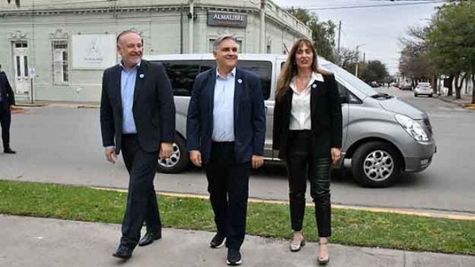Llaryora anunció más obras viales