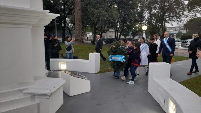 Accastello encabezó el acto protocolar por el 25 de mayo