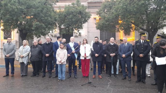 Accastello encabezó el acto protocolar por el 25 de mayo