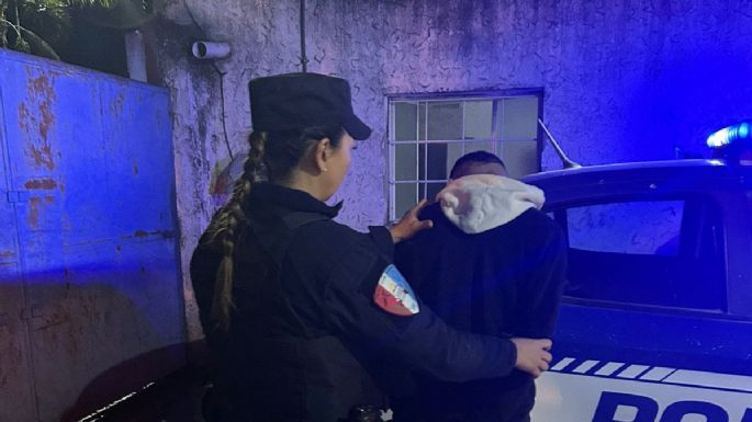 Dos jóvenes vieron un móvil policial y huyeron: terminaron detenidos
