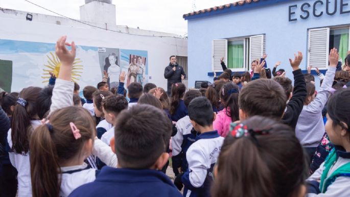 Restauraron el mural que recuerda al héroe villamariense Adrián Busto