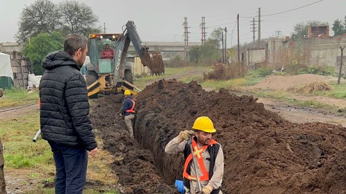 Empezó la obra de agua potable en Los Chaleses