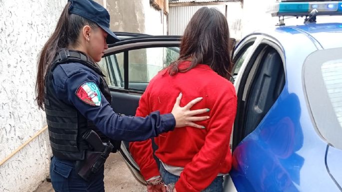 Rompió una orden de restricción, intentó huir y fue detenida