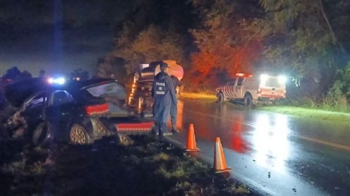 Una mujer herida tras un choque entre un camión y un auto