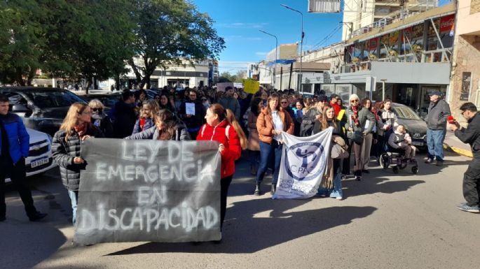 Fuerte movilización en el centro por el golpe a la discapacidad