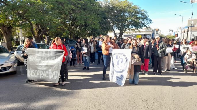 Fuerte movilización en el centro por el golpe a la discapacidad