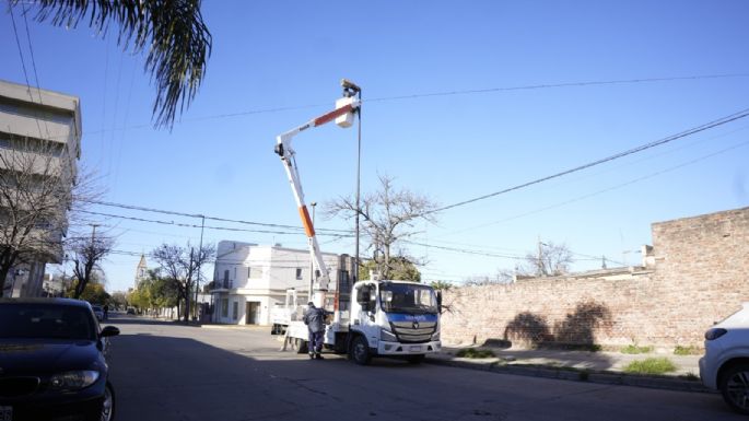 El barrio Almirante Brown ya tiene el 100% de luces led