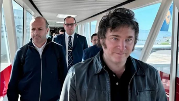 Milei se va de viaje y el Congreso debate