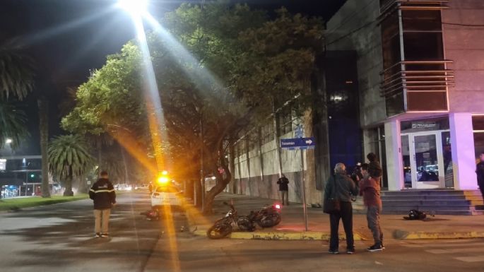 Accidente entre dos motos en Bulevar Alvear y Tucumán