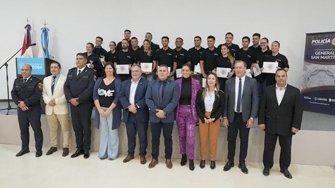 Reconocieron a 18 agentes policiales